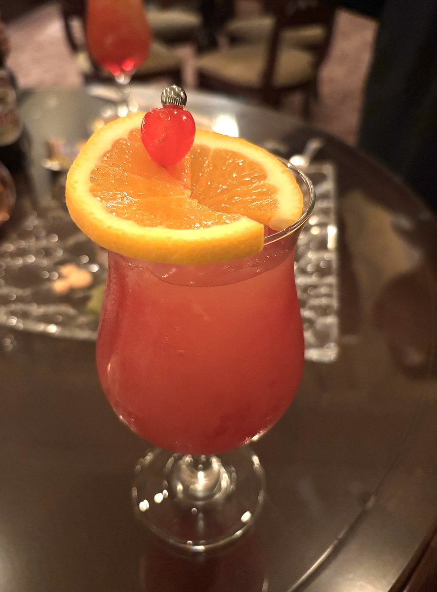 美味しいと噂のタコと前回飲み損ねたこちらのカクテルを