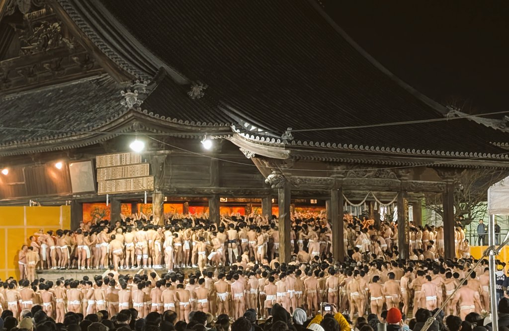 西大寺会陽  裸祭り
熱気が凄いわ！！