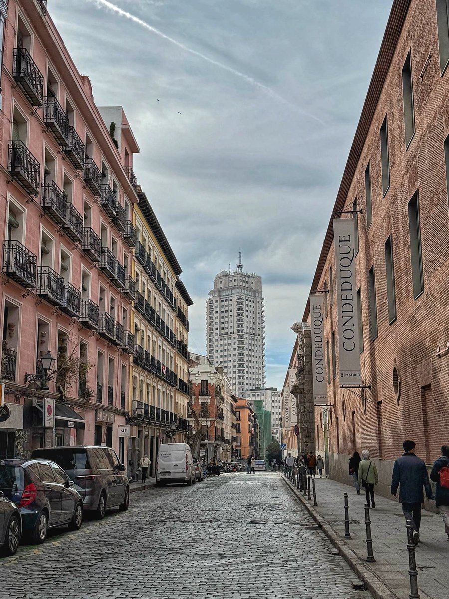 Calle del Conde Duque, ahora

#Madrid 📷 <a href="/elerevilla/">Elena</a>