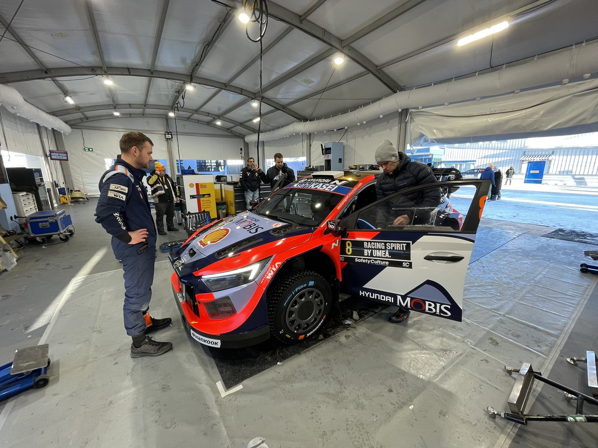 Midday Service 🔧 ✔️ 

#RallySweden #WRC #rallying