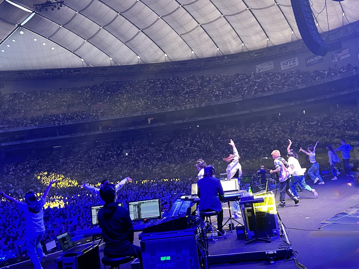 shikaosuga's tweet photo. ap bank fes '25 #apbankfes25
2025/2/15(土) #東京ドーム

ありがとうございました！
初の東京ドームのステージ、しっかり爪痕を残せたかと。

ぼくが今回B'z松本さんとコラボした経緯、櫻井くんの裏サプライズ、ラーメン・・・全部まとめたボイスコメントを30周年応援倶楽部にアップしました→ https://t.co/0lmIMfx94D

是非、聞いてみてください！