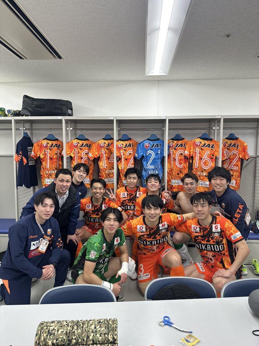 used8ura3kih11's tweet photo. vs ヴォスクオーレ仙台

2-1勝利！

メンバー入り7名、フィールド5名！

久々の勝利で、最高！🔥
大分でパブリックビューイングを盛り上げてくれていた仲間も含め全員での勝利！

これにて、シーズン終了！

1年を通して、応援いただいた皆様に感謝！

ありがとうございました！

#これもフットサル https://t.co/yKpwG3Vymf