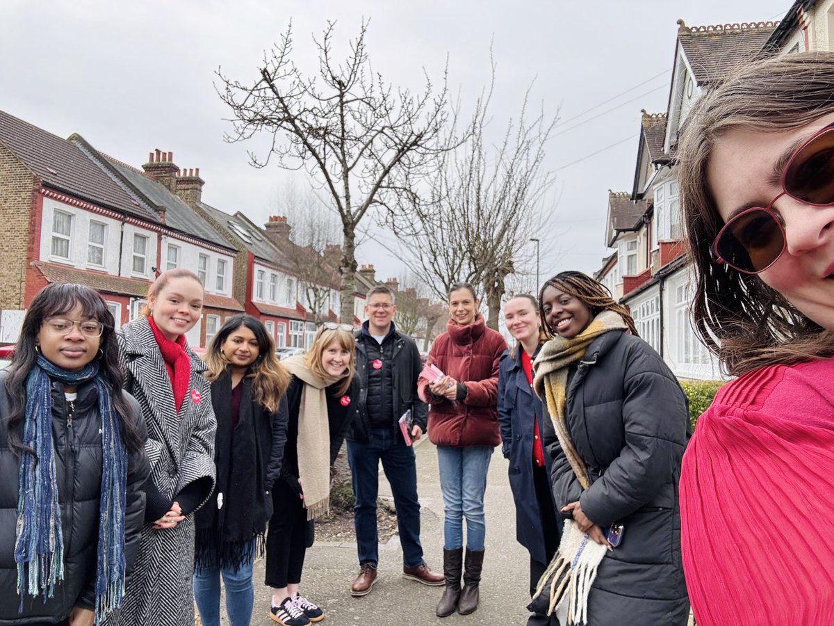 Chrishni Reshekaron (@chrishni_reshe) on Twitter photo Brilliant to be out in West Thornton with <a href="/LabourSJ/">Sarah Jones MP</a>, ward colleagues and Young Labour activists on National Campaign weekend.
Lots of positive conversations about <a href="/UKLabour/">The Labour Party</a>βs plan for change and making work pay. πΉ Brilliant to be out in West Thornton with <a href="/LabourSJ/">Sarah Jones MP</a>, ward colleagues and Young Labour activists on National Campaign weekend.
Lots of positive conversations about <a href="/UKLabour/">The Labour Party</a>βs plan for change and making work pay. πΉ