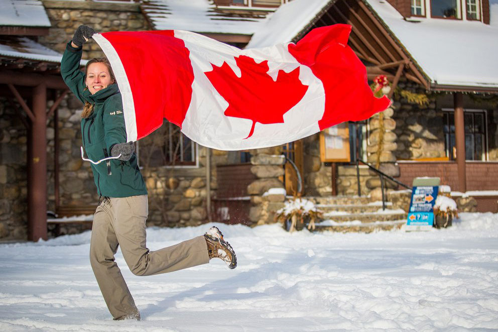 #LamontCounty - did you know today is #FlagDay? The red and white with maple leaf #CanadianFlag was first raised Feb. 15, 1965, and since 1996, declared National Flag of Canada Day. canada.ca/en/canadian-he…