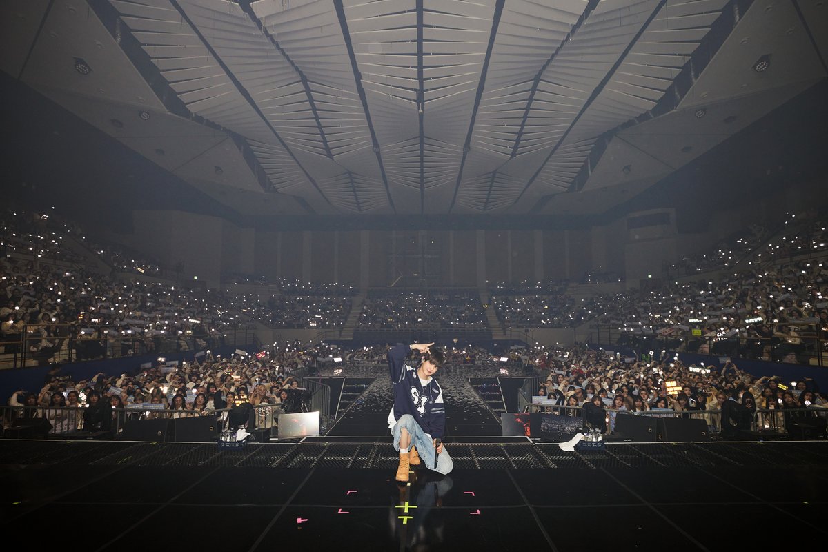 EXO tweet media