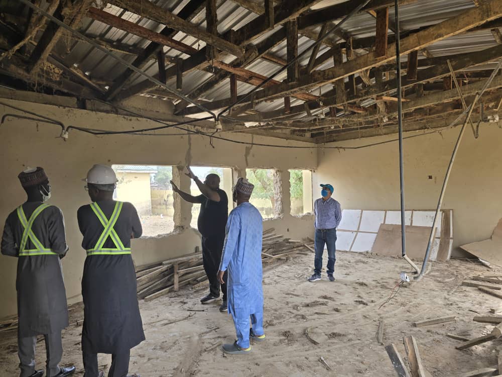 ChiranjibiPPP's tweet image. We can do! Speedy progress in #implementation of #climate #resilient  #healthcare facility in @KanostateNg! Started with climate #Risk assessment #CRIBS a few months ago, and subsequent intervention design/implementation. Thanks to @UKinNigeria for support.