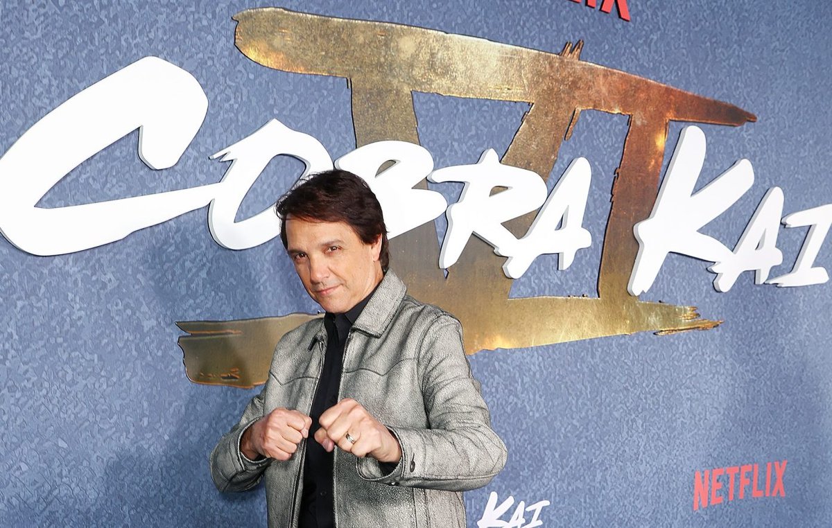 Ralph Macchio afirmou que gostaria de um filme de ‘COBRA KAI’ nos cinemas em dois ou três anos, caso Karate Kid: Legends tenha sucesso. Ele destacou que só aceitaria se a história fosse fiel aos personagens.

Via: The New York Times