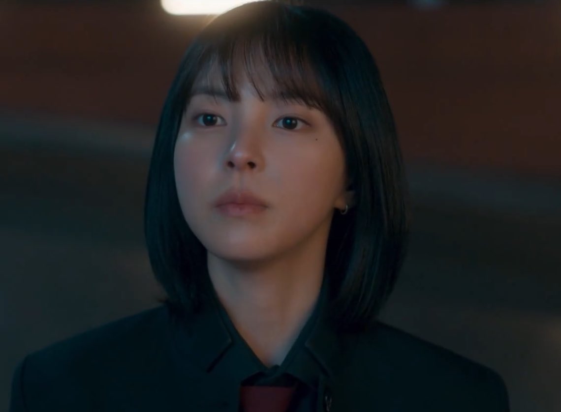 romcomdayaris's tweet photo. the way lee jiwoo and lee jun raise their heads slightly to make it more convincing that they’re really part of the reserve trainees—they really share the same brain cells 😭
#StudyGroupEp7 #StudyGroup https://t.co/bZXADUzH90