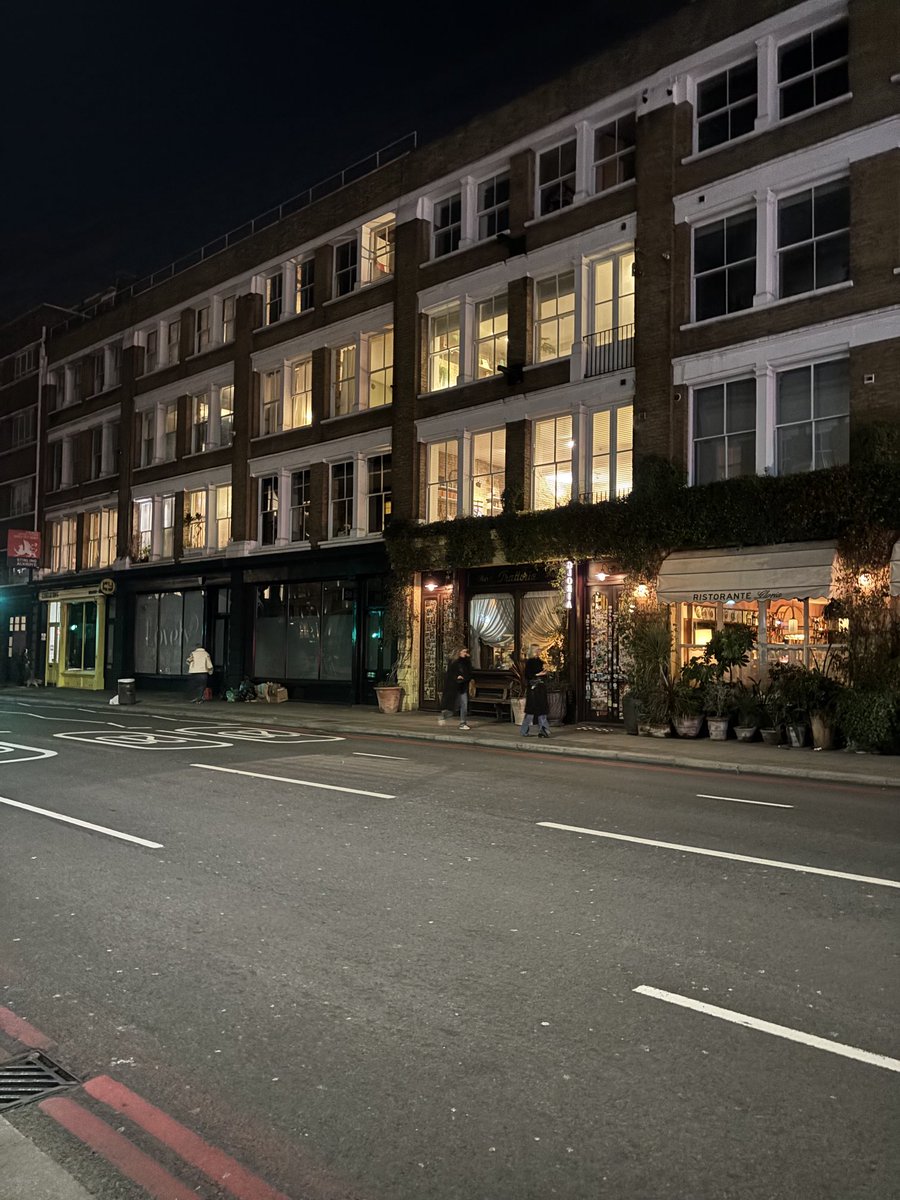 DavidMcredmond's tweet image. “Living above the shop” in Shoreditch London. This is what we want for Dublin. An application for 4 apartments on Grafton St was objected to. But nothing lights up a city or creates a sense of safety than a populated street.