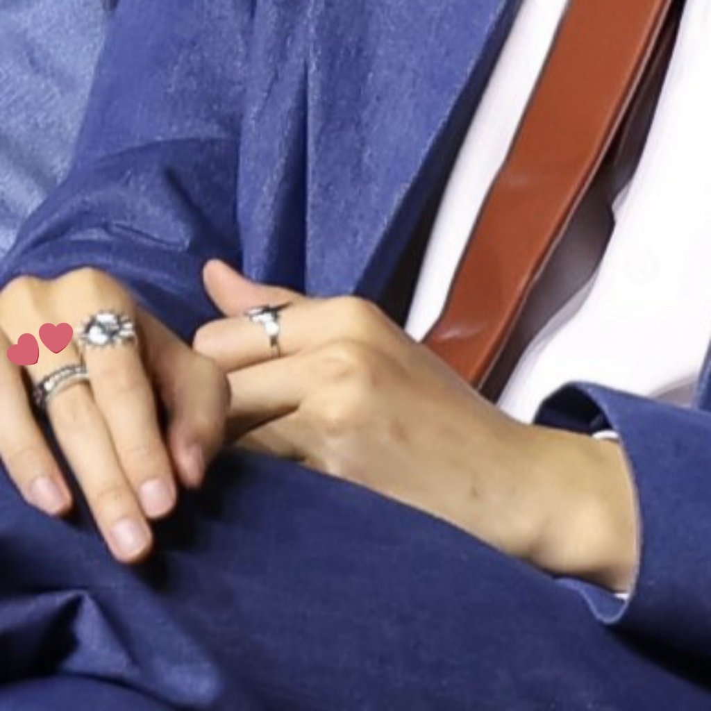 lactoshirota's tweet photo. IS THAT THE SAME RING? OR AM I JUST DELULU???

SKY-NANI FRIENOMENON DAY1 

#SkyNaniFanconD1 #skynani #skywongravee #hirunkit_ https://t.co/kqOPUWKPWg