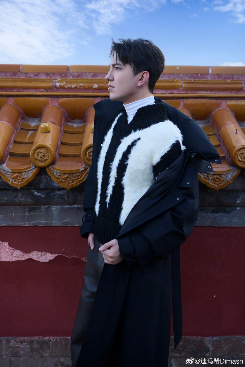BelgianDears's tweet photo. The most beautiful man in The Most Beautiful Central Axis.
From @dimash_official 's Weibo.
https://t.co/QSPuZhuYSn
#centralaxisbeijing #DimashQudaibergen https://t.co/L5y24NW27z