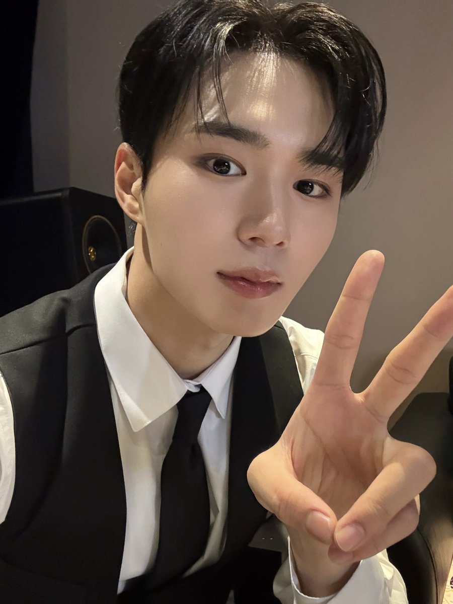 [#준서] 대만에서 첫 팬콘서트 잘 마무리 했습니다 ㅎㅎ 내일도 재밌게 놀아요😊