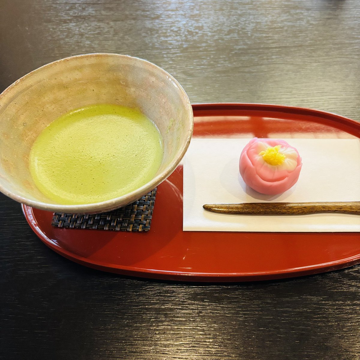 BAge1028's tweet photo. 今日は梅の花を観に行きました💖
とてもいい香りで思わずうっとり☺️
休憩でお抹茶と和菓子もいただきリフレッシュできました✨ https://t.co/c5CsLbr2tJ