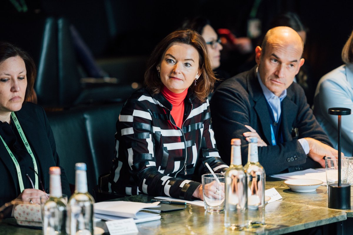 tfajon's tweet image. Hladen tuš podpredsednika 🇺🇸 JD Vanca Evropejcem na račun svobode govora in demokracije v Evropi v Münchnu še močno odmeva. To je očitno nujen “wake up” klic, da v Evropi okrepimo ključne stebre, ki nas povezujejo: odpornost, aktivno državljanstvo, učinkovito komunikacijo 1/2