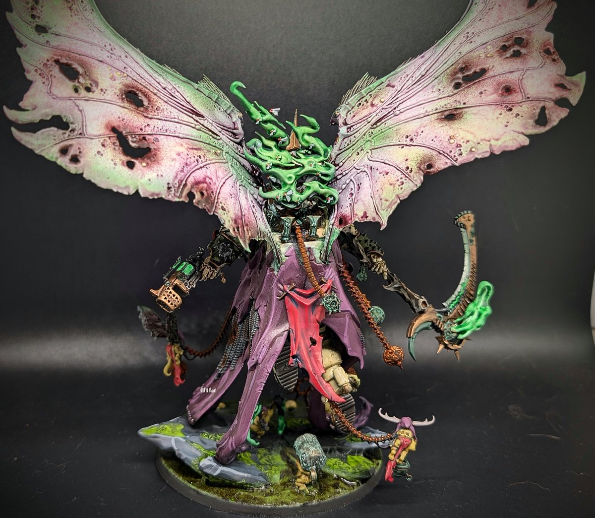one_inch_heroes's tweet photo. Finished up Mortarion. Had a blast painting this guy, loads of details and character. 
.
.
#warhammer40k #warhammer #minis #minipainter #wargaming #tabletop #scalemodeler #PaintingWarhammer @warhammer #deathguard https://t.co/w6gXJ0TPHA