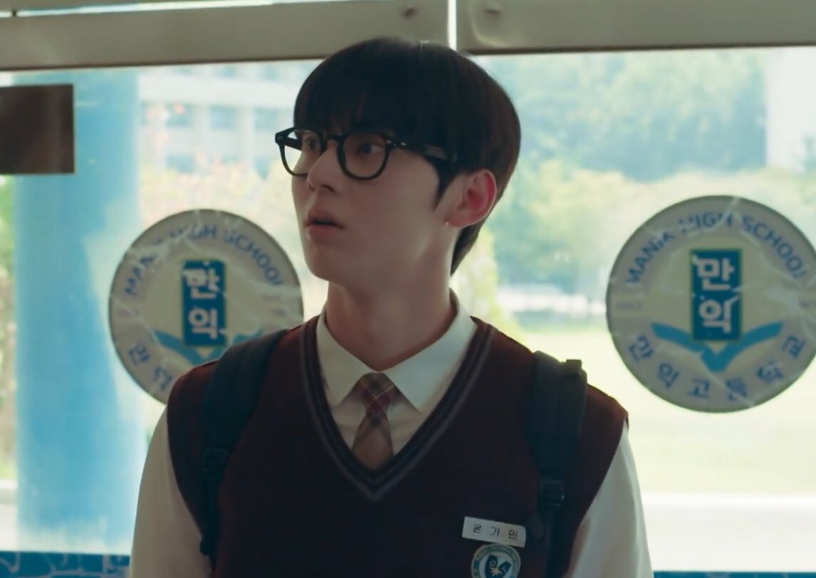 romcomdayaris's tweet photo. how obsessed is yoon gamin when it comes to studying?
oh, he wears his uniform even if it’s an activity outside the school premises and he brings his precious backpack everywhere especially when it’s exam season 😭
#StudyGroup #StudyGroupEp7 https://t.co/RLes5kDg8x