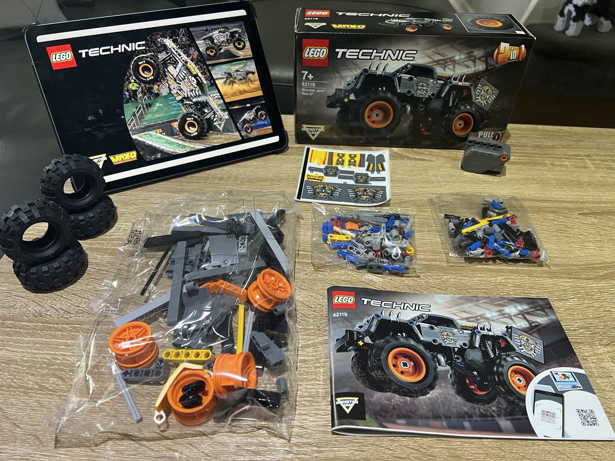 fitz0891's tweet image. #LegoTechnic #MonsterJam build 2 #MaxD #MonsterTruck #Lego #AFOL