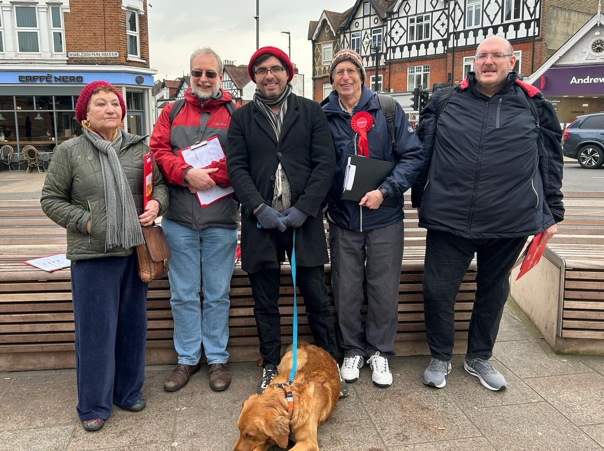 Great morning out in Southfields speaking to residents about the changes a Labour Council &amp; Government are making across Wandsworth 
✅Raising the minimum wage
✅Banning Zero hrs contracts
✅Building more council homes
✅Making our streets safer

#LabourDoorstep #MakeWorkPay