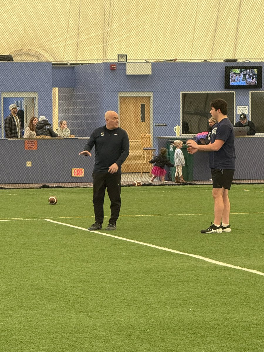 alexbrbg's tweet image. We are back at the Danbury dome tomorrow/Sunday at 1 pm! Looks like cold rain outside but perfect weather inside. DM me if you haven’t joined us yet and want to check it out @BobDecker49 @brendancahill_ @JuiceWa45 @Gracelhorton