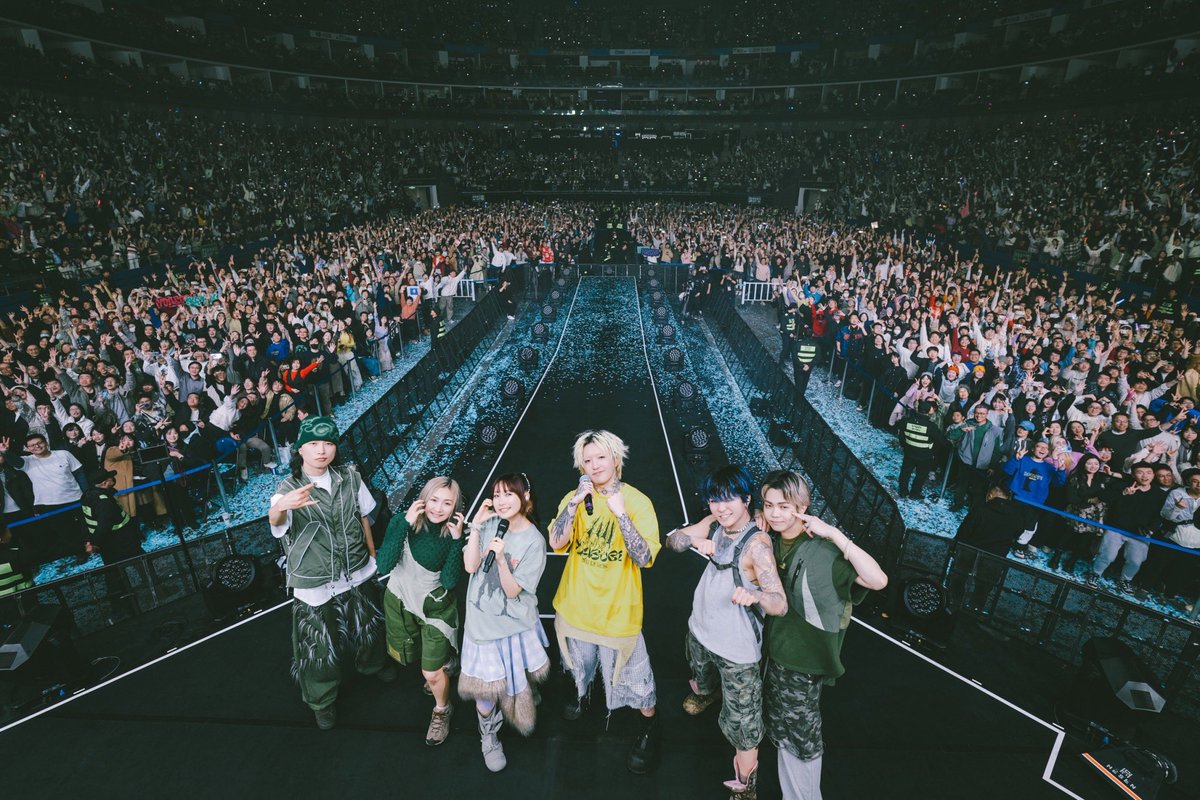YOASOBI_staff's tweet photo. #YOASOBI超現実 上海公演DAY1，谢谢大家！
饱含大家热情的打call和回应，全部都很清楚地传达到了。
希望还有机会再见！

📸Photo by Jerry Hu https://t.co/URhAJbJEkX