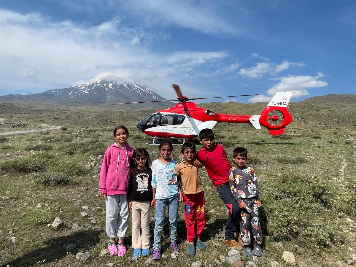 Siz yeter ki gülümseyin 🧿

Yükseklere kanat çırpar, 
Zirvelere umudu taşırız.