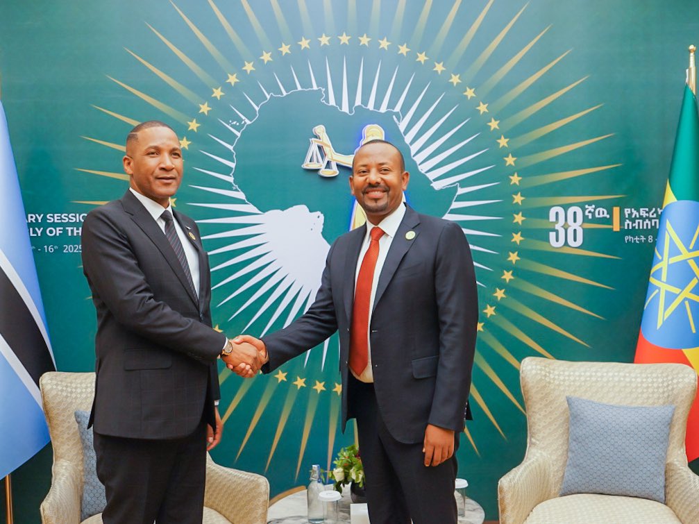 AbiyAhmedAli's tweet photo. In continued bilateral discussions on the sidelines of the African Union, I met with Botswana’s President @duma_boko and South Africa’s President @CyrilRamaphosa today. We reaffirmed our commitment to strengthening cooperation on shared regional and continental priorities. https://t.co/kYleSWUt7K