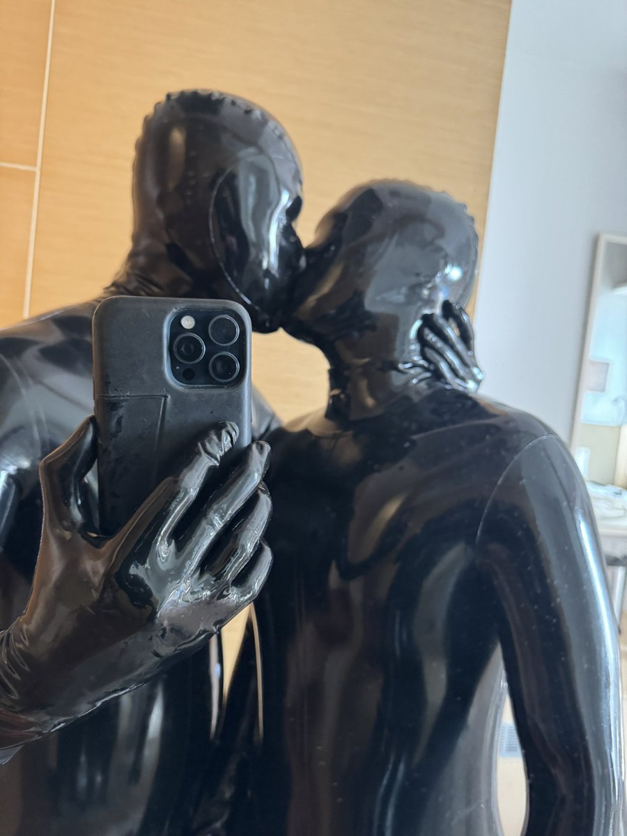 Happy Valentine’s Day <a href="/webbycapybara/">webbycapybara</a> I love us