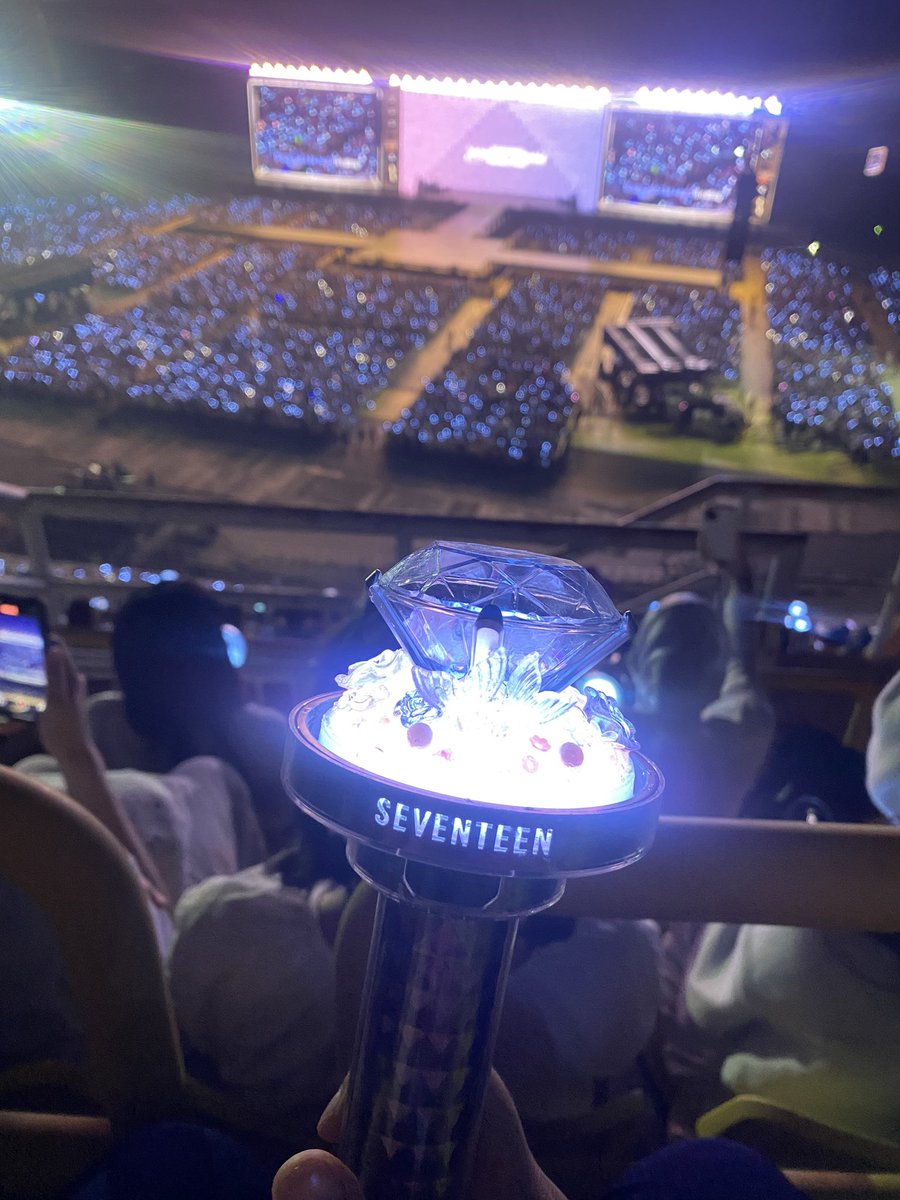 ขอโทษด้วยค่ะที่บงเราบินไปโดนใคร สตาฟช่วยเก็บเพชรได้
 #SEVENTEEN_RIGHT_HERE_IN_BKK
#SVT_RIGHT_HERE_IN_BKK
