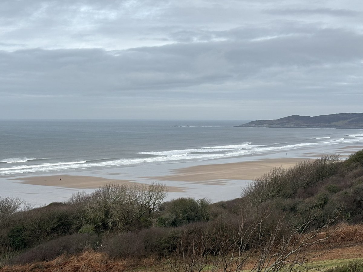 WoolacombeSurf's tweet photo. Pumping surf today with plenty of swell and offshore wind! 😜❤️🌊 #woolacombe #pumping #surf #swell #offshore #barrels #shelter #surfers #winterswell #woolacombebay #atlanticpower #fun #surfcentre #experiencedsurfersonly #woolacombebeach https://t.co/0JJBRwpDKL