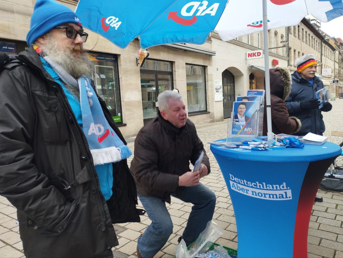 B_Treuheit's tweet image. Heute Infostände in #Uffenheim, #Cadolzburg, #Fürth und #Ammerndorf 💙 Ganz schön was los in unserem Kreisverband 🇩🇪🔥