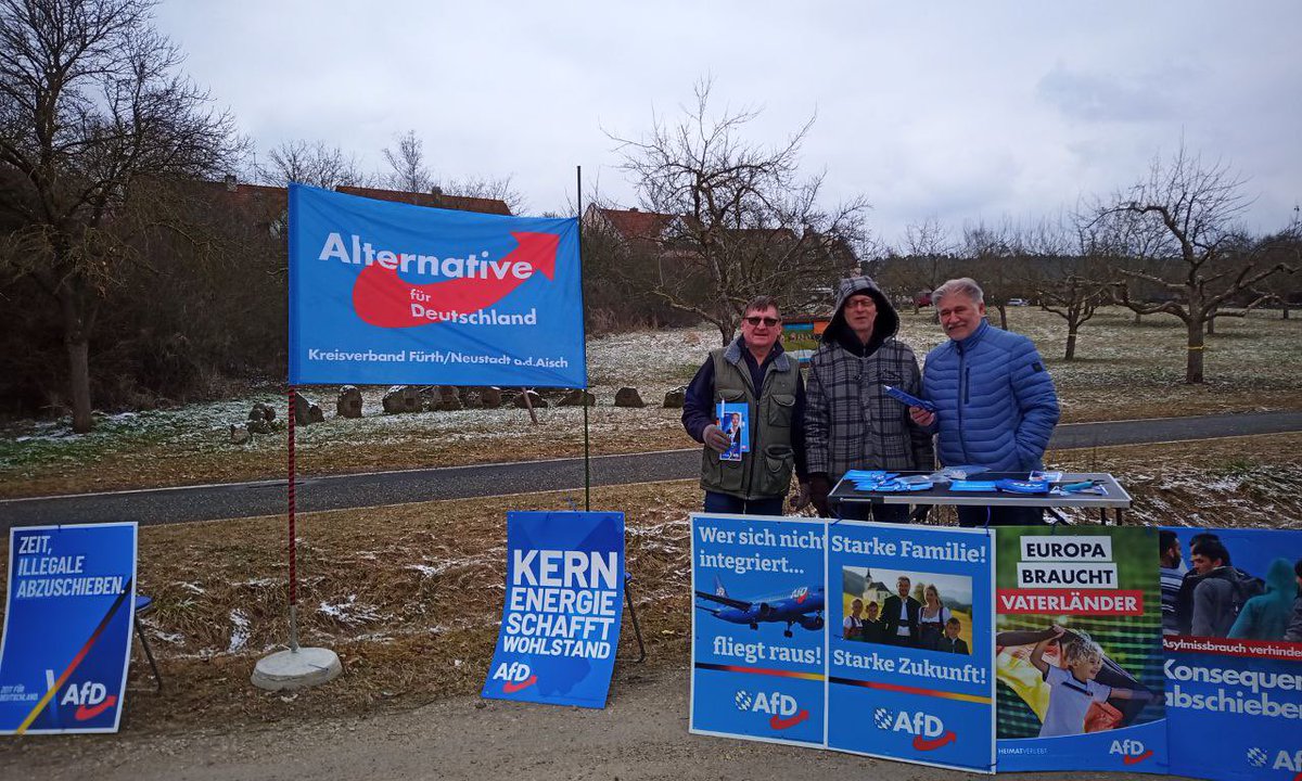 B_Treuheit's tweet image. Heute Infostände in #Uffenheim, #Cadolzburg, #Fürth und #Ammerndorf 💙 Ganz schön was los in unserem Kreisverband 🇩🇪🔥