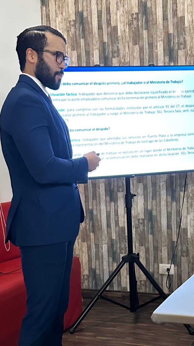 En mis intervenciones, explico los fenómenos jurídicos recreando situaciones fácticas que ocurren con frecuencia en la cotidianidad. Esto genera que el receptor tenga un nivel mayor de retención de la información. #enseñanzainteligente