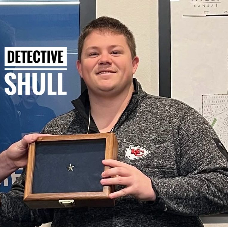 SMEastLancers's tweet photo. It’s School Resource Officer Appreciation Day and we can’t thank our SME SROs enough! Officer Wollen (SMSD PD) and Detective Shull (PVPD) help keep our school and community safe. We are so grateful for their service to our community! Thank you both!!! https://t.co/GDHL62C6ct