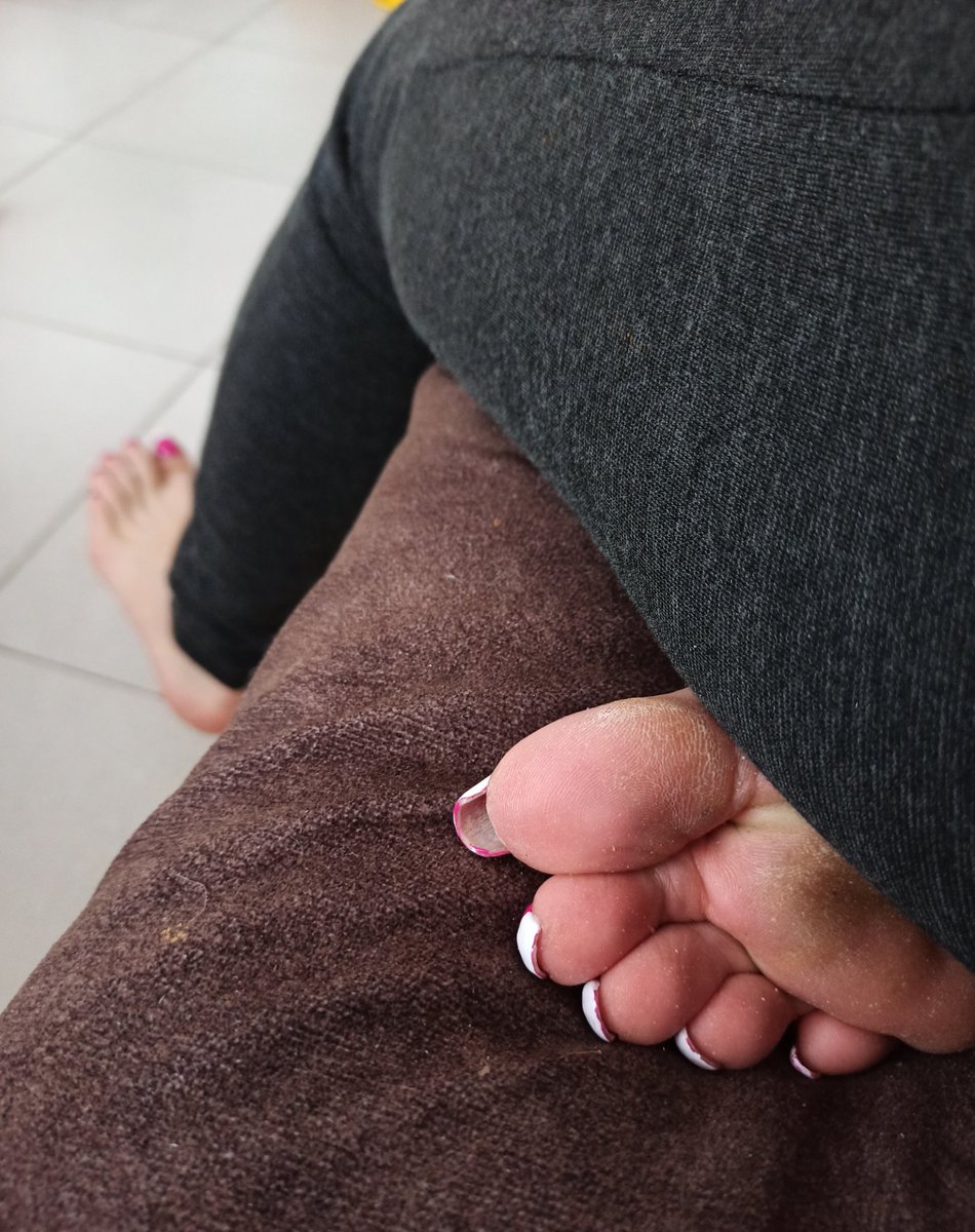 #longtoenails