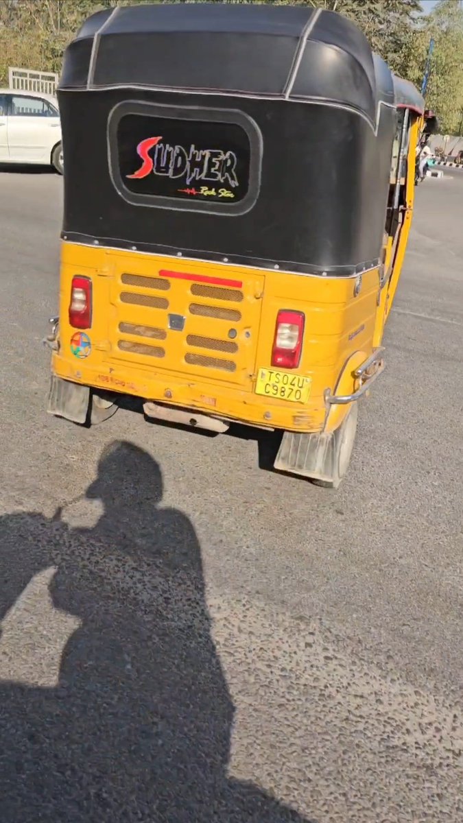 chowdary9494's tweet image. Skipping Signal turning into main line by using free left, time and date in the image @CYBTRAFFIC @cyberabadpolice until i tag news channels no reply from @hydcitypolice @HYDTP so tagging @abntelugutv @NtvTeluguLive
@TV9Telugu @tv5newsnow
Location maps.app.goo.gl/BLH1W6cHNGAawz…