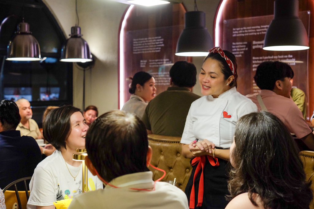 officialjudayph's tweet photo. (1/2) Food always tastes better when shared with someone you love. ❤️✨ Here are some special moments from our team and guests at Angrydobo Chef’s Night!

#Angrydobo #ChefsNight #ValentinesDay #ThisIsLove #LoveEatRelationship https://t.co/2FsqHxsez4