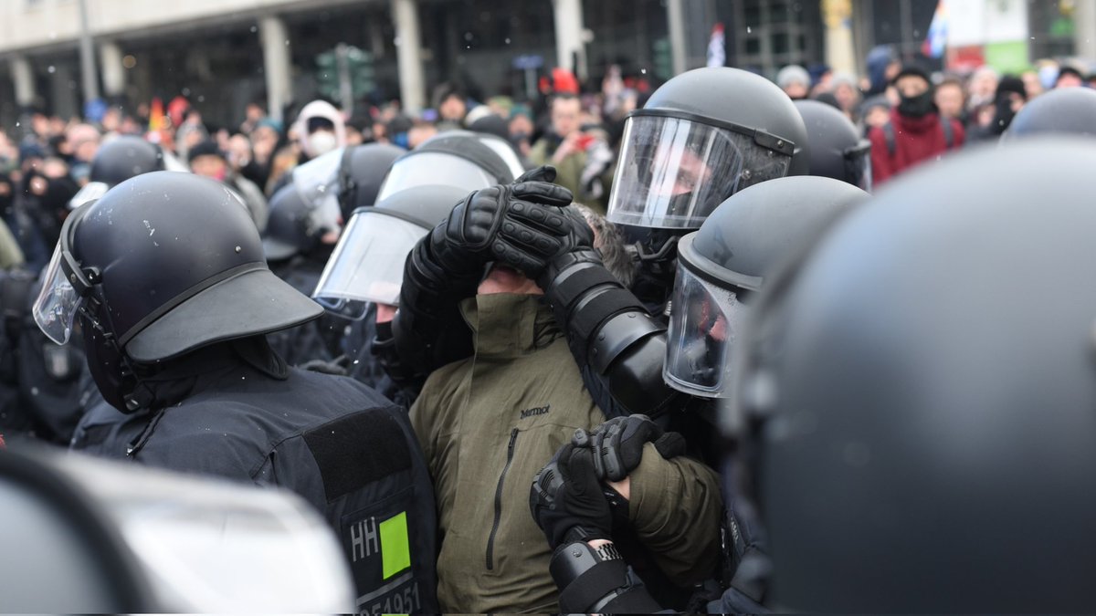 Protestfotografie Dresden tweet media