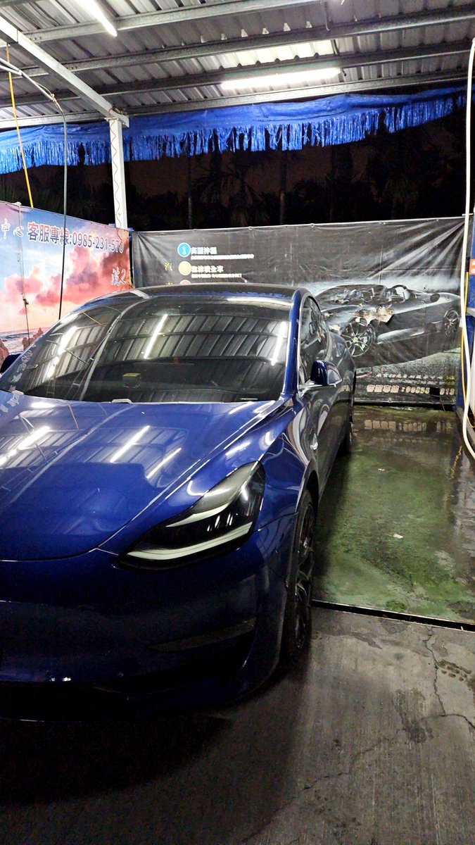 晚餐吃太飽，來洗車運動一下～