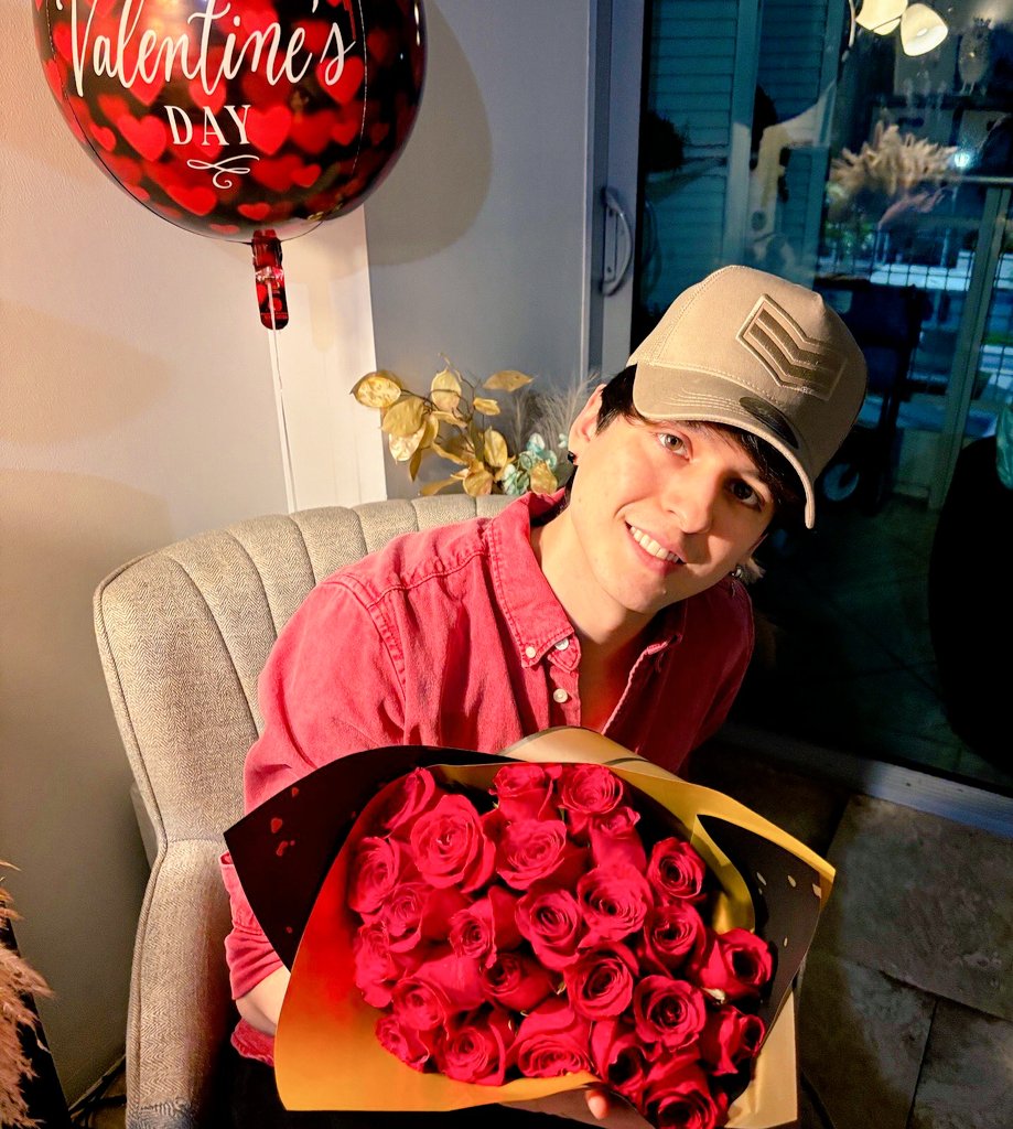 ❤...<a href="/christophervele/">Christopher Velez 🔺</a>