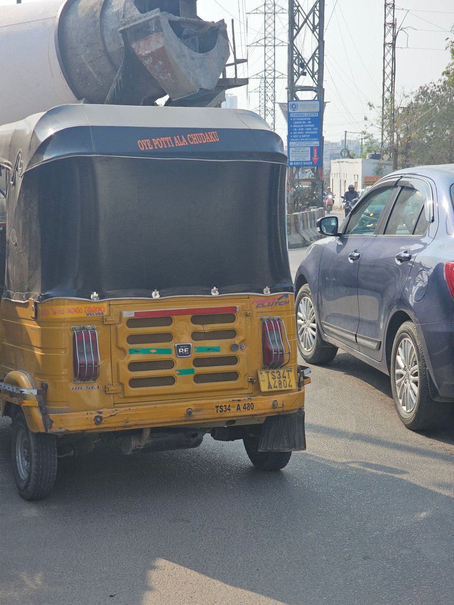 chowdary9494's tweet image. Parked in middle of the road to by cigarettes causing traffic congestion 
@CYBTRAFFIC @HYDTP @hydcitypolice until i tag news channels there is no response so tagging @abntelugutv @tv5newsnow
@TV9Telugu @NtvTeluguLive @THHyderabad 
location maps.app.goo.gl/SB13jzVD5FJiKd…