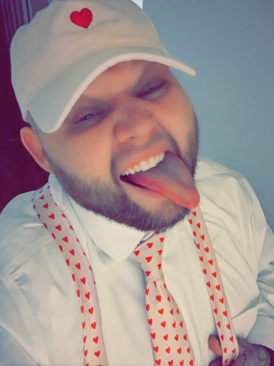 Guess I'll post my Valentine's date/day picture too. Lmao