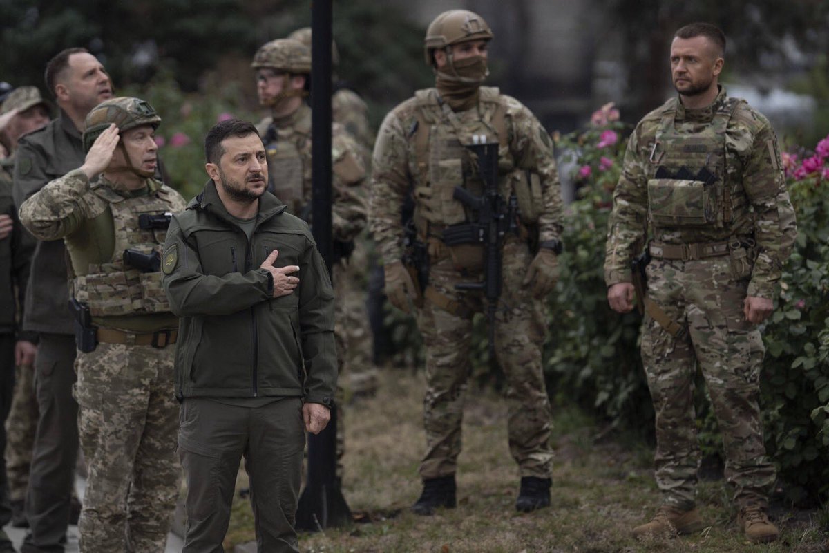 G_Yakovleff's tweet photo. After 3 years of war,  Putin has achieved none of his objectives, Ukraine 🇺🇦 ALONE has eliminated >250k Russian 🇷🇺 soldiers, wounded >600k others, destroyed >10k North Korean soldiers, neutralized the Russian Black Sea fleet.

So, Ukraine deserves to be a member of NATO and EU 👊🏻 https://t.co/dCYN6mIGbv