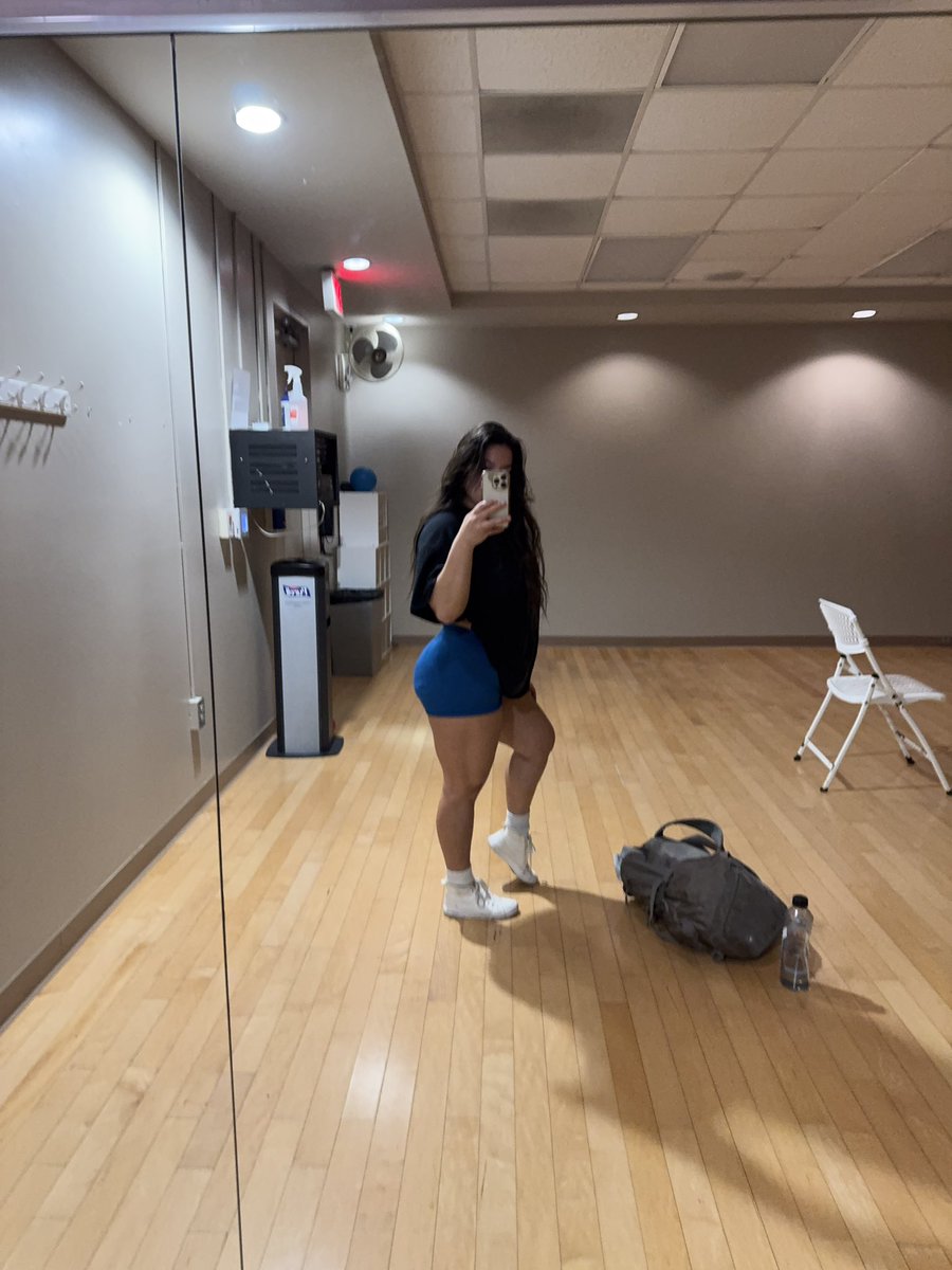 Like if you appreciate muscle mommies 
RT if you’d fuck a muscle mommy