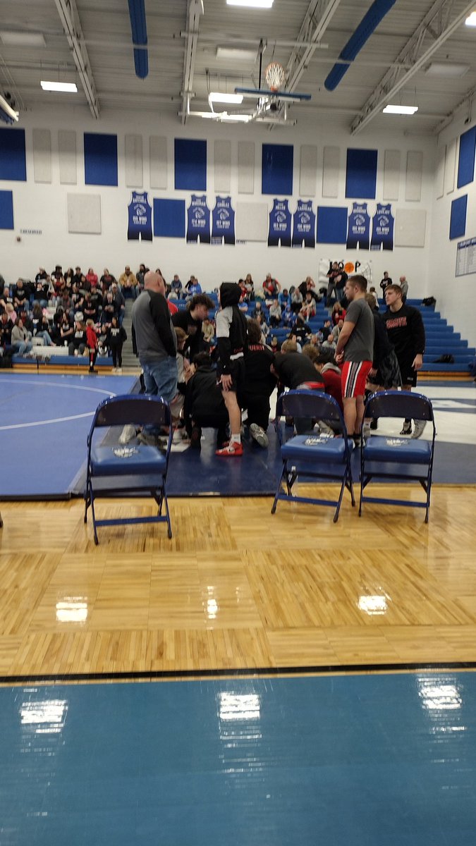 ColGrove_WR's tweet image. High school and junior high at Allen East today for NWC tournament