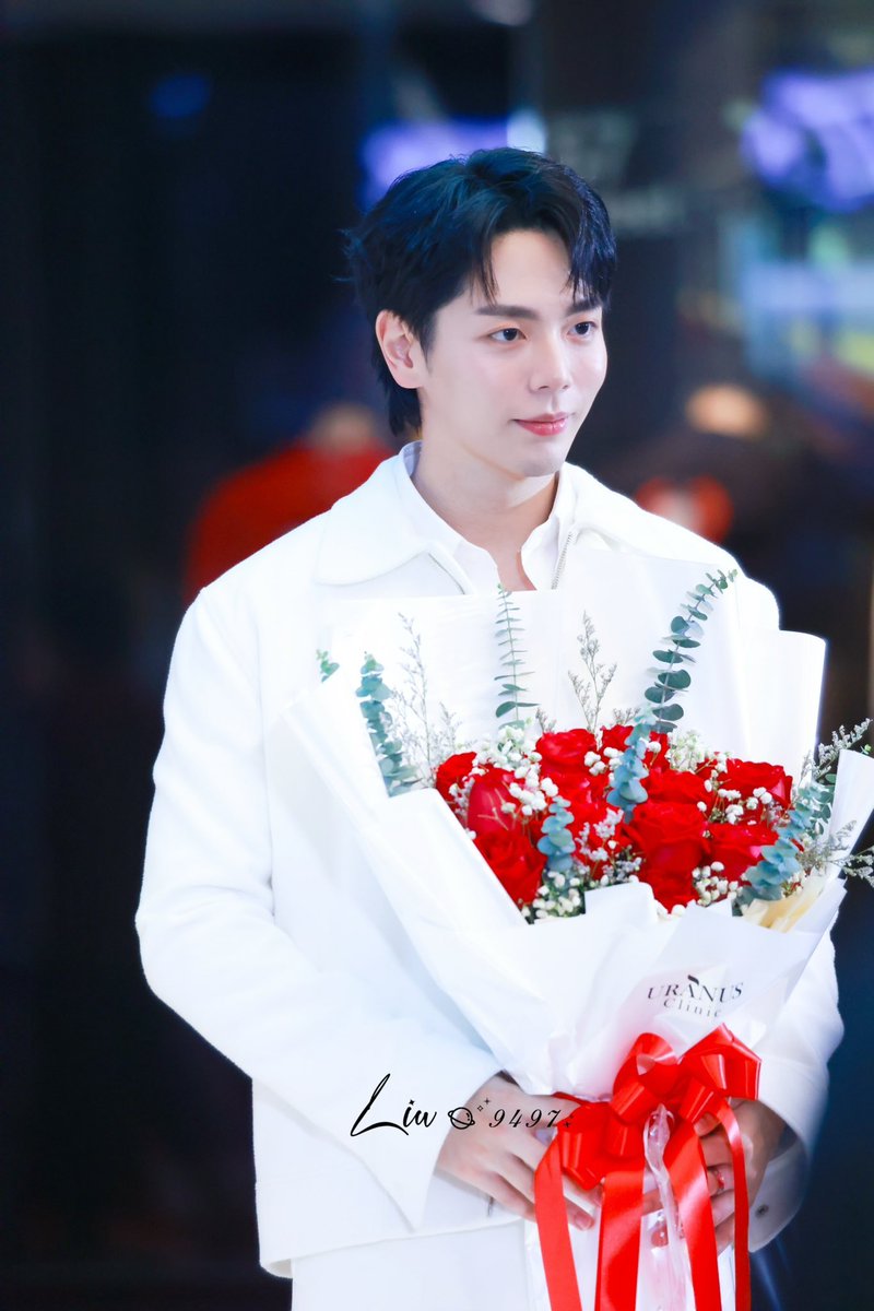 A beautiful Flower Boy among flowers🤍
           named . . “ UPPOOMPAT ” 

             💐🌹✨

UP X URANUS LAMPANG
#URANUSCLINICxUPPOOMPAT
#uppoompat 
#มาโยของอัพ  
#poompps 
#UpPoom #อัพภูมิ 
#Toobtub #ตุ๊บตั๊บ
