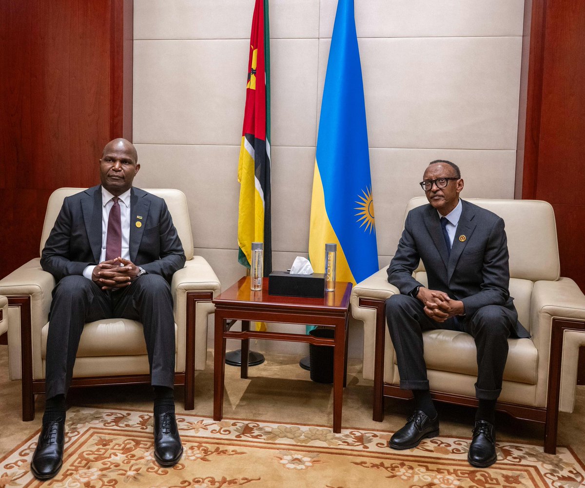 On the sidelines of the #AUSummit2025, President Kagame met with President Daniel Chapo of Mozambique. The two leaders reviewed the strong bilateral relations between Rwanda and Mozambique and discussed ways to further expand and deepen the mutually beneficial cooperation.