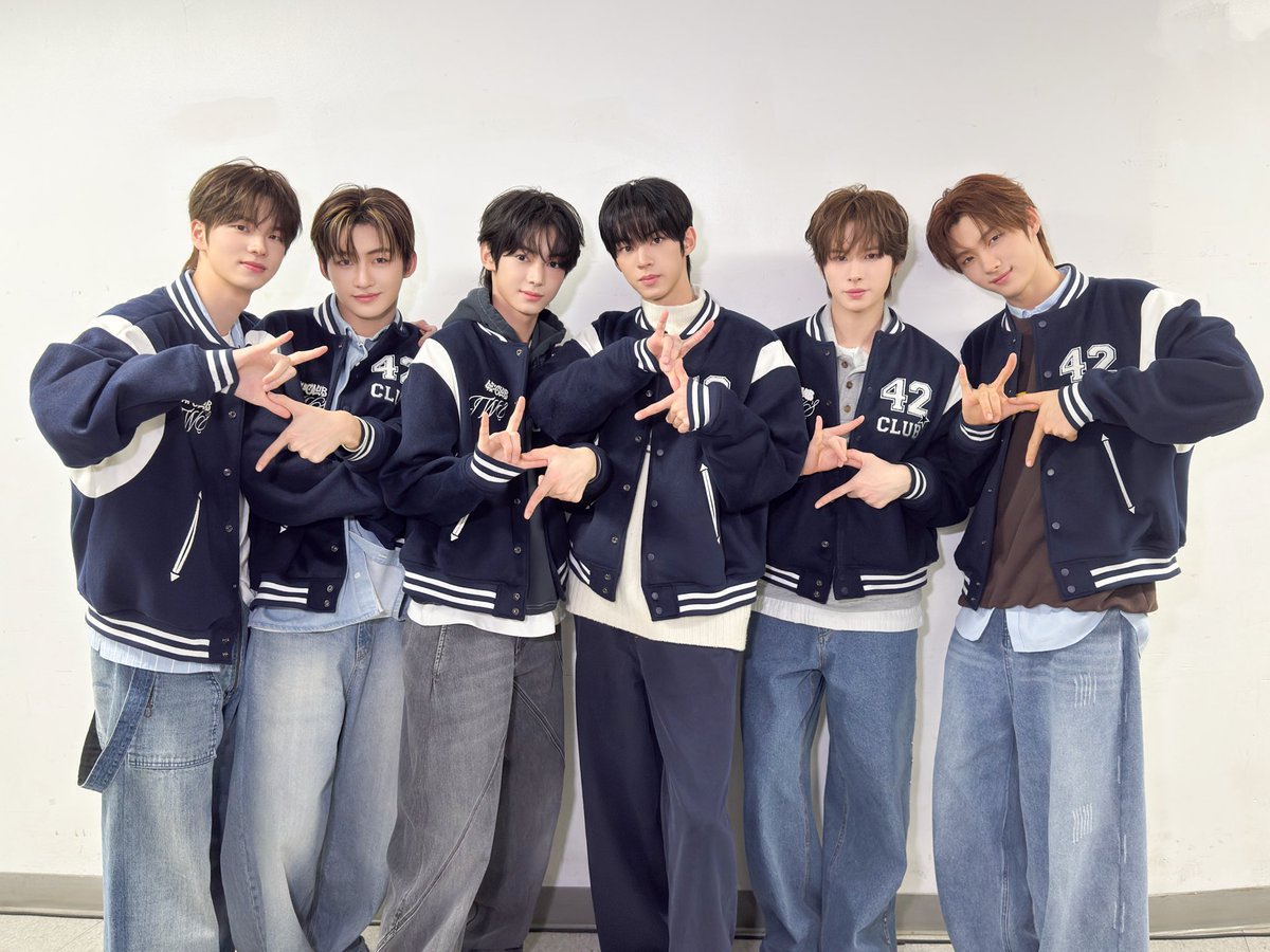 TWS_PLEDIS's tweet photo. [#TODAYWITHUS]
250215 2025 TWS 1ST FANMEETING <42:CLUB> IN SEOUL DAY2💝

눈부신 사계절 그 안에 핀
소중한 우리 청춘의 Highlight
42 곁에는 끝까지 TWS가 있을게요! 내일도 함께 해요🫶

#TWS #투어스 #247WithUs
#42_CLUB https://t.co/gzhQvUTvvK
