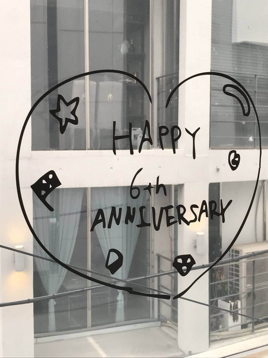 VannerOfficial's tweet photo. [#태환]

사운드웨이브와 함께한
VANNER 데뷔 6주년 팝업 카페
오늘 6회차까지 함께해 주신
삐삐들 너무 고마웠어요!👏

아쉽게도 못 오신 삐삐분들도
멀리서 축하해 주셔서 감사해요!🫶

내일까지 팝업 카페 방문 가능하니까요.
시간이 되신다면 방문해 보세요!
멤버들의 새로운 흔적을
보실 수 있을 거예요.😏

사랑해요 VVS🤍

#VANNER #배너 #TAEHWAN
