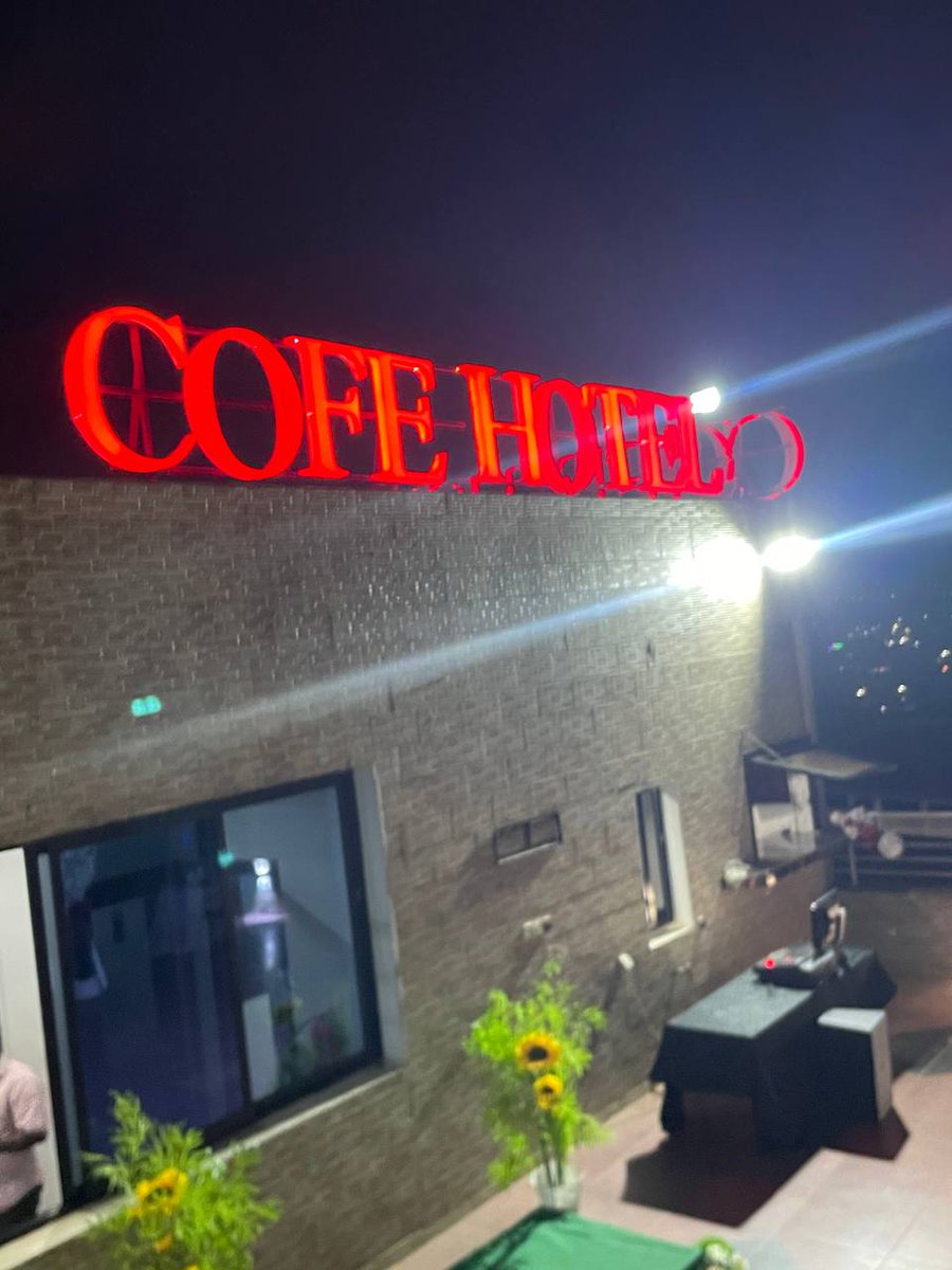 cofehotel's tweet photo. Quelle image gardes-tu de cette Saint Valentin ?❤️
Partage tes souvenirs avec nous. 💌

📍 Yaoundé -Carrefour Scalom 
☎️+237 6 86 05 89 82
#cofehotel #amour https://t.co/N5IASTZy0s
