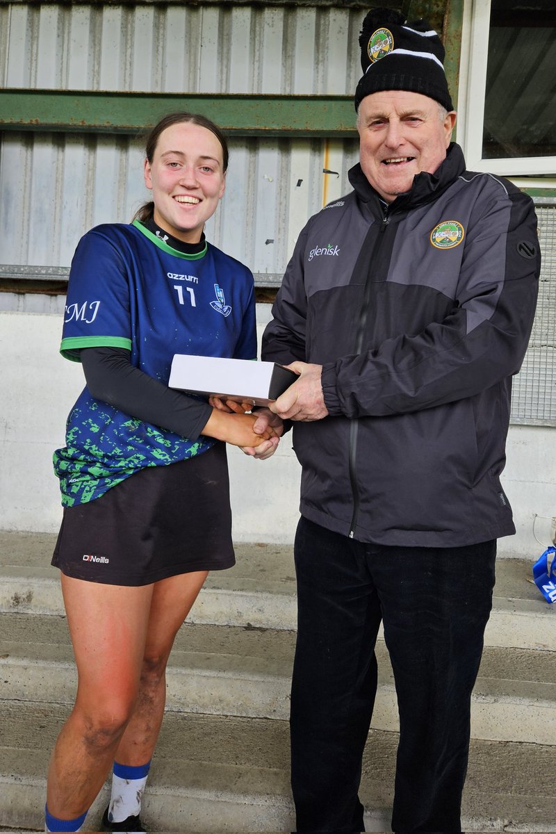 LCollsCamogie's tweet photo. After the All Ireland PP Schools Senior B Camogie Final:
Michelle Killeen ,Coláiste Mhuire Johnstown receives The Player Of The Match Award from the first ever All Star Hurling Goalkeeper Damian Martin (St Rynaghs Banagher). https://t.co/Y4LmwqvaVO